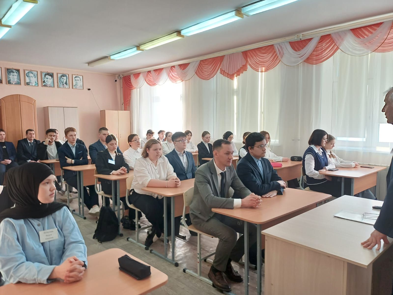 Теләче урта мәктәбендә “Парламент дәресе” үтте