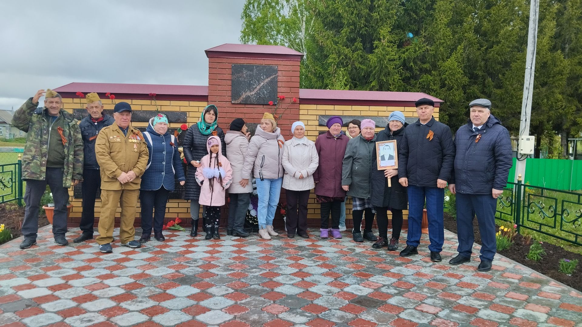 Бөек Ватан  сугышында катнашкан авылдашлары хөрмәтенә обелиск ачылды