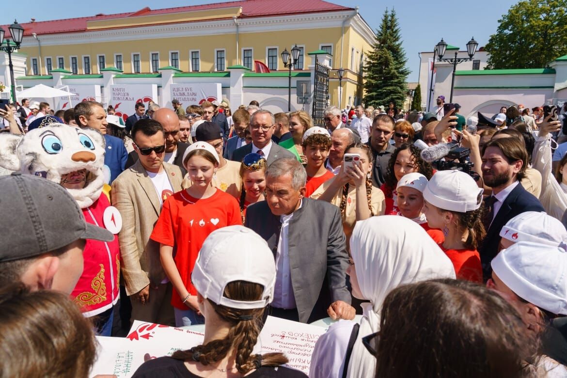 Җәйнең беренче көнендә Теләче егет- кызлары «Ялкын фест» үткән Казан Кремлендә булдылар