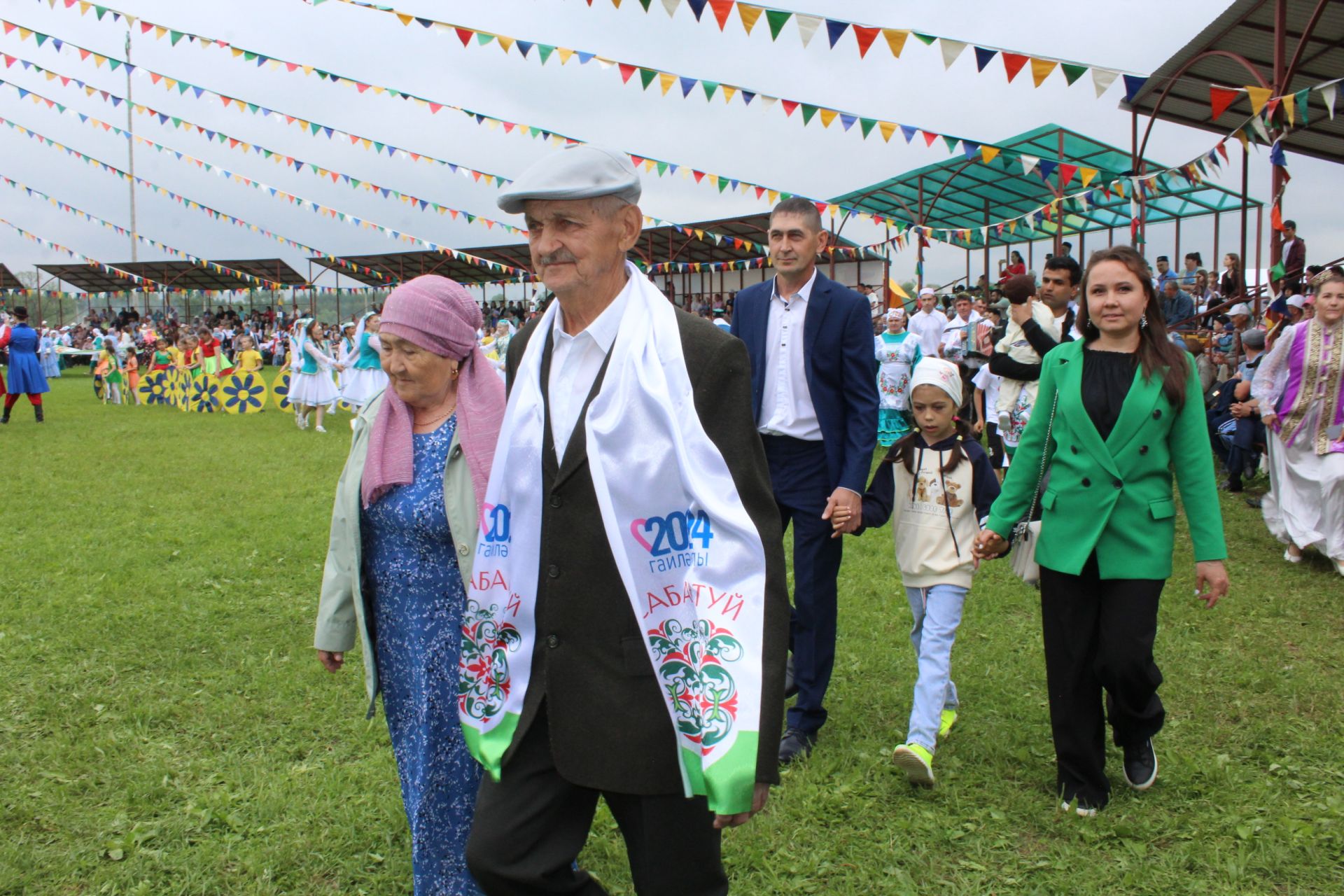 «Икмәк булса, җыр да була»:  сабантуенда алдынгыларны бүләкләделәр