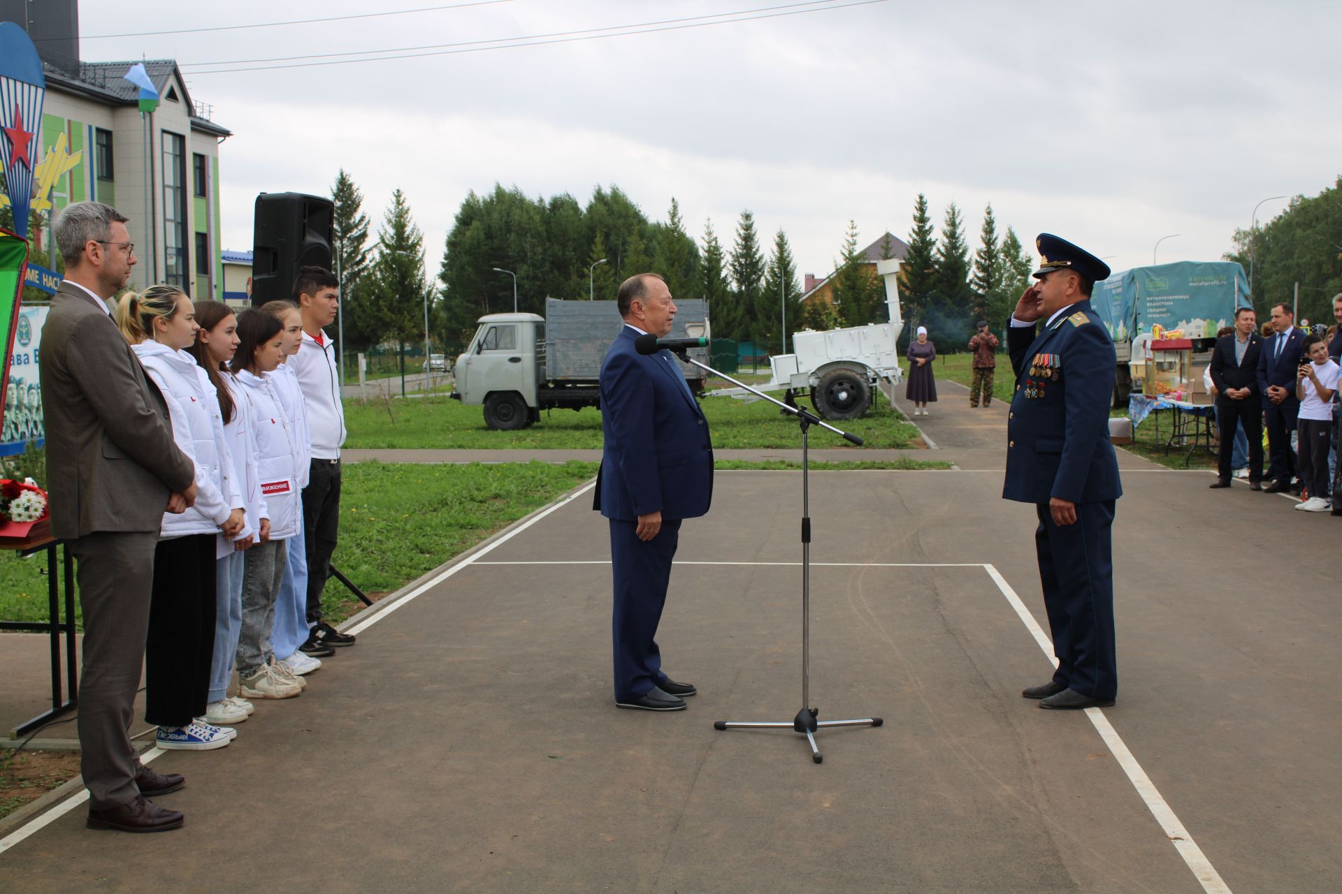 «Ансат» вертолеты озатып кала, каршы ала