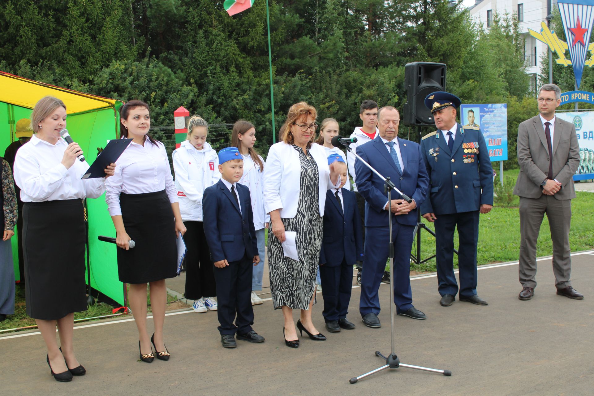 «Ансат» вертолеты озатып кала, каршы ала