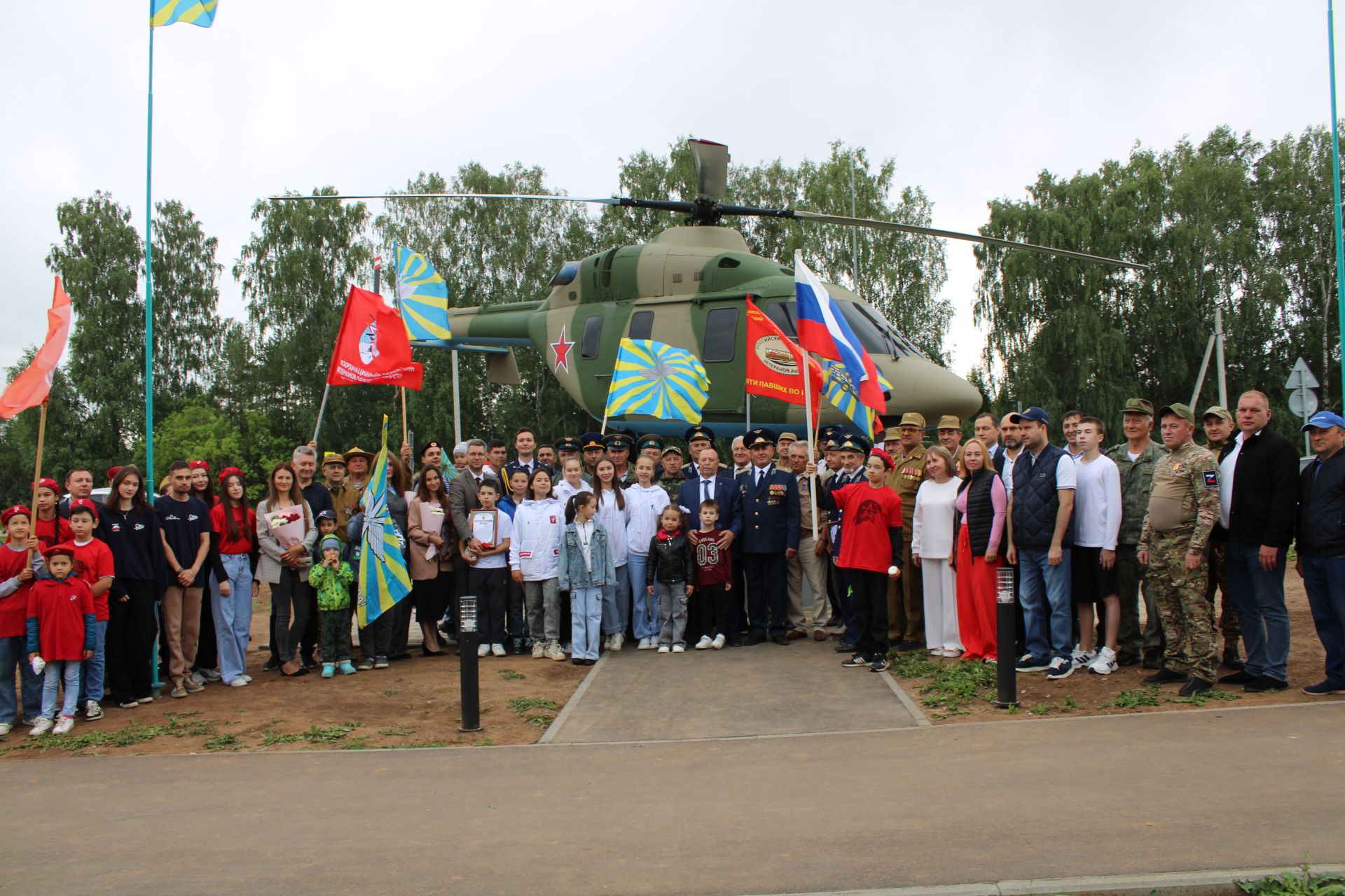 «Ансат» вертолеты озатып кала, каршы ала