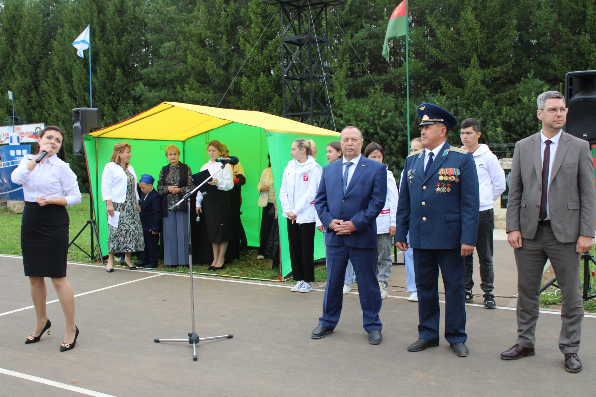 «Ансат» вертолеты озатып кала, каршы ала