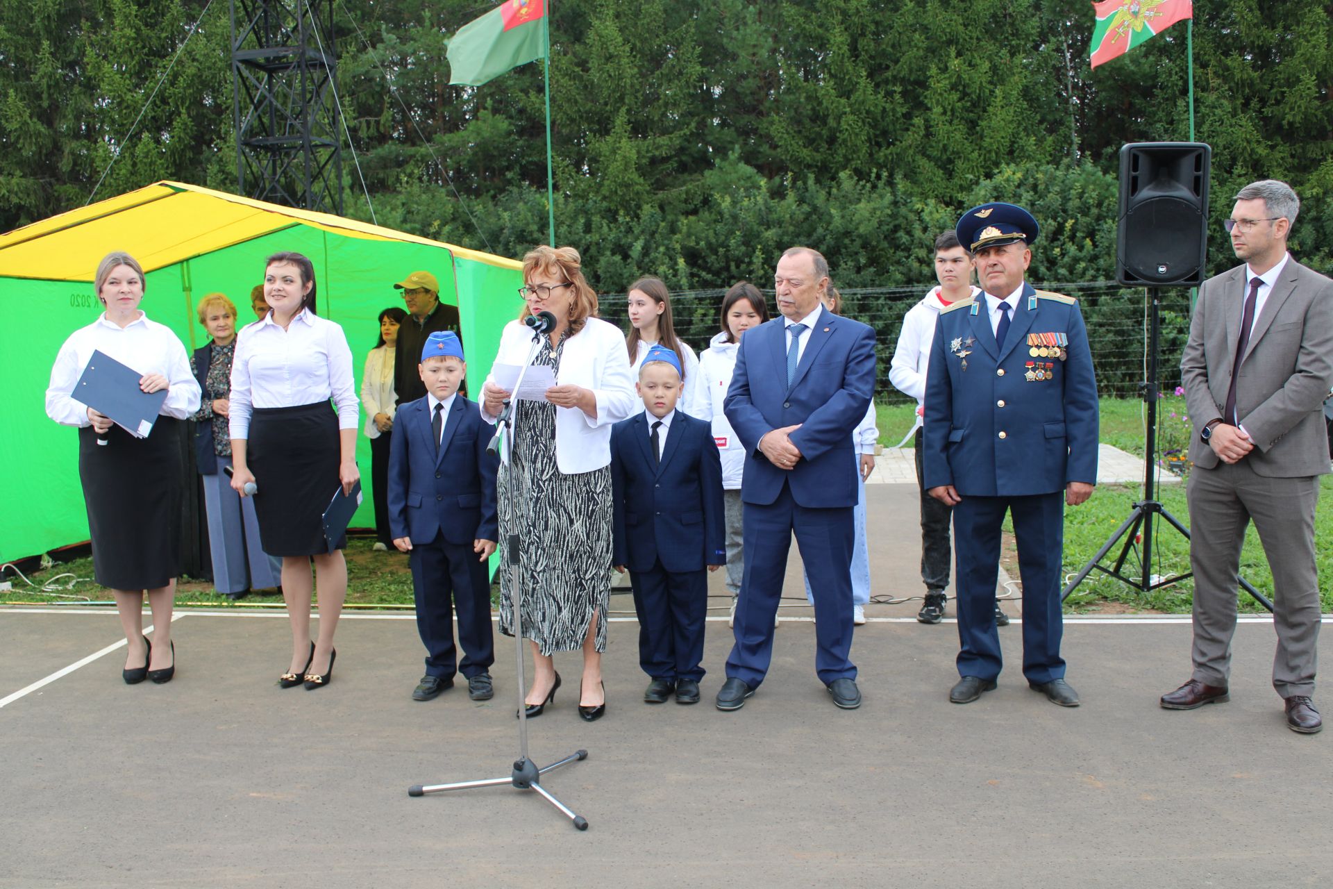 «Ансат» вертолеты озатып кала, каршы ала