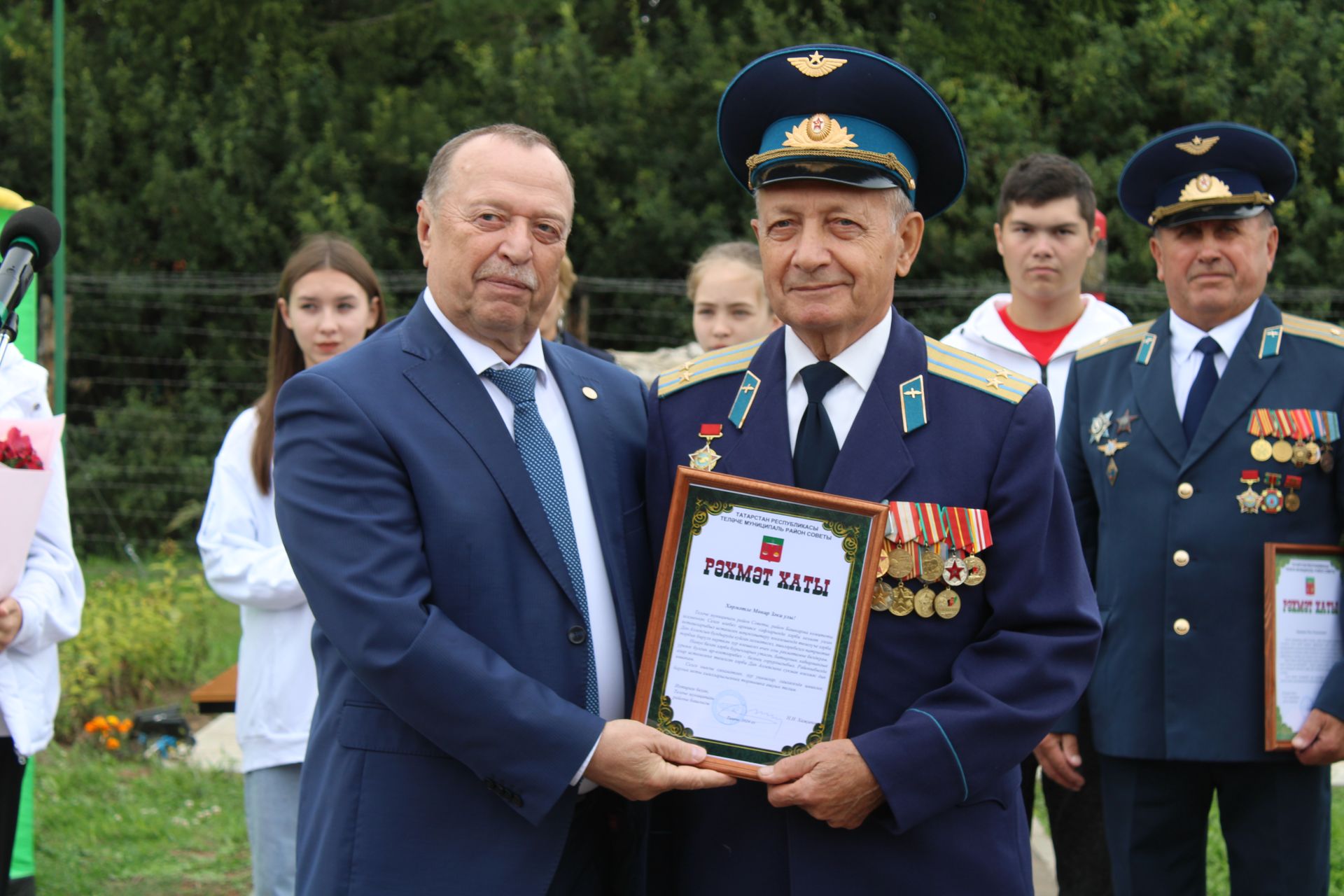 «Ансат» вертолеты озатып кала, каршы ала