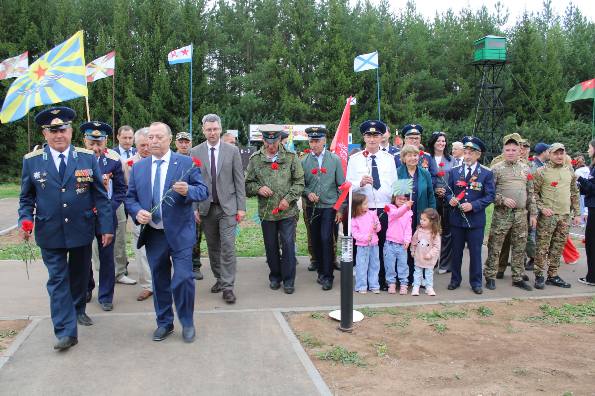 «Ансат» вертолеты озатып кала, каршы ала