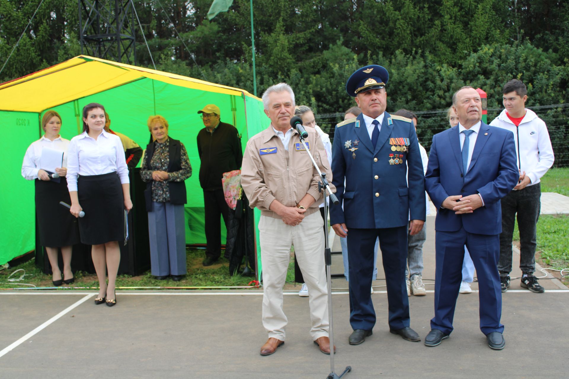 «Ансат» вертолеты озатып кала, каршы ала