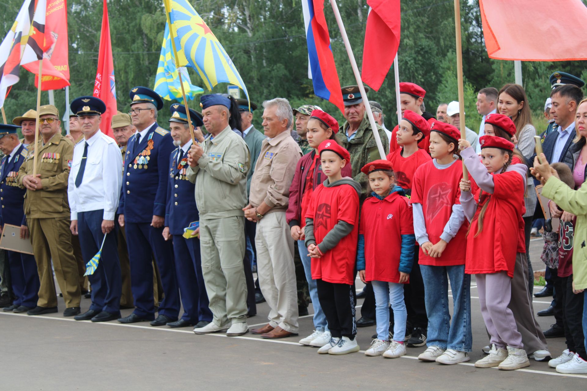 «Ансат» вертолеты озатып кала, каршы ала