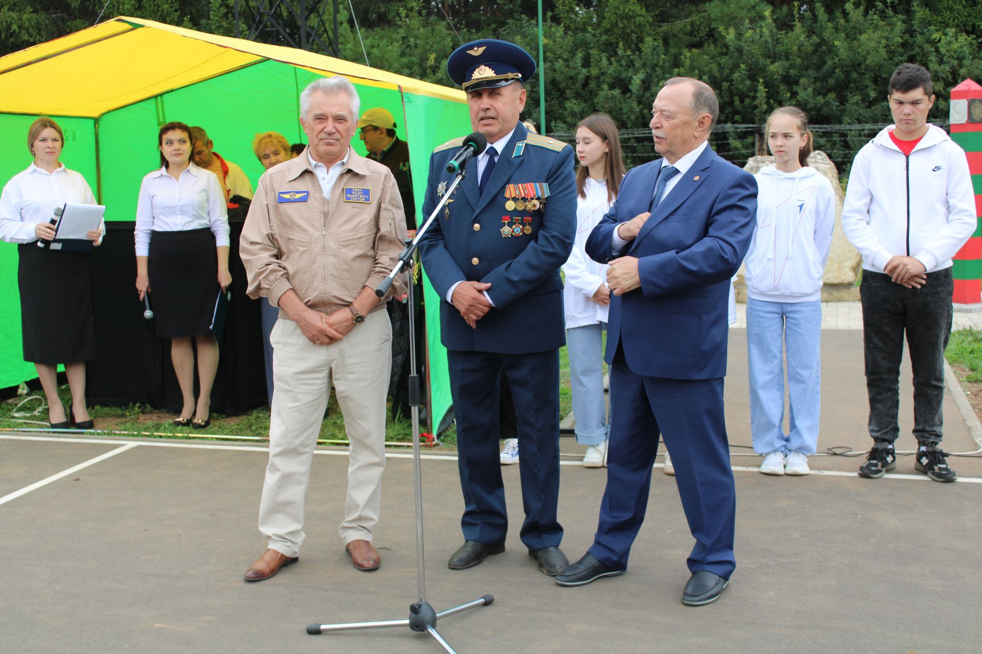 «Ансат» вертолеты озатып кала, каршы ала