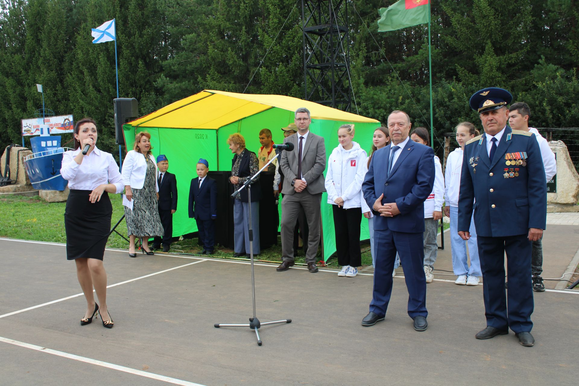 «Ансат» вертолеты озатып кала, каршы ала