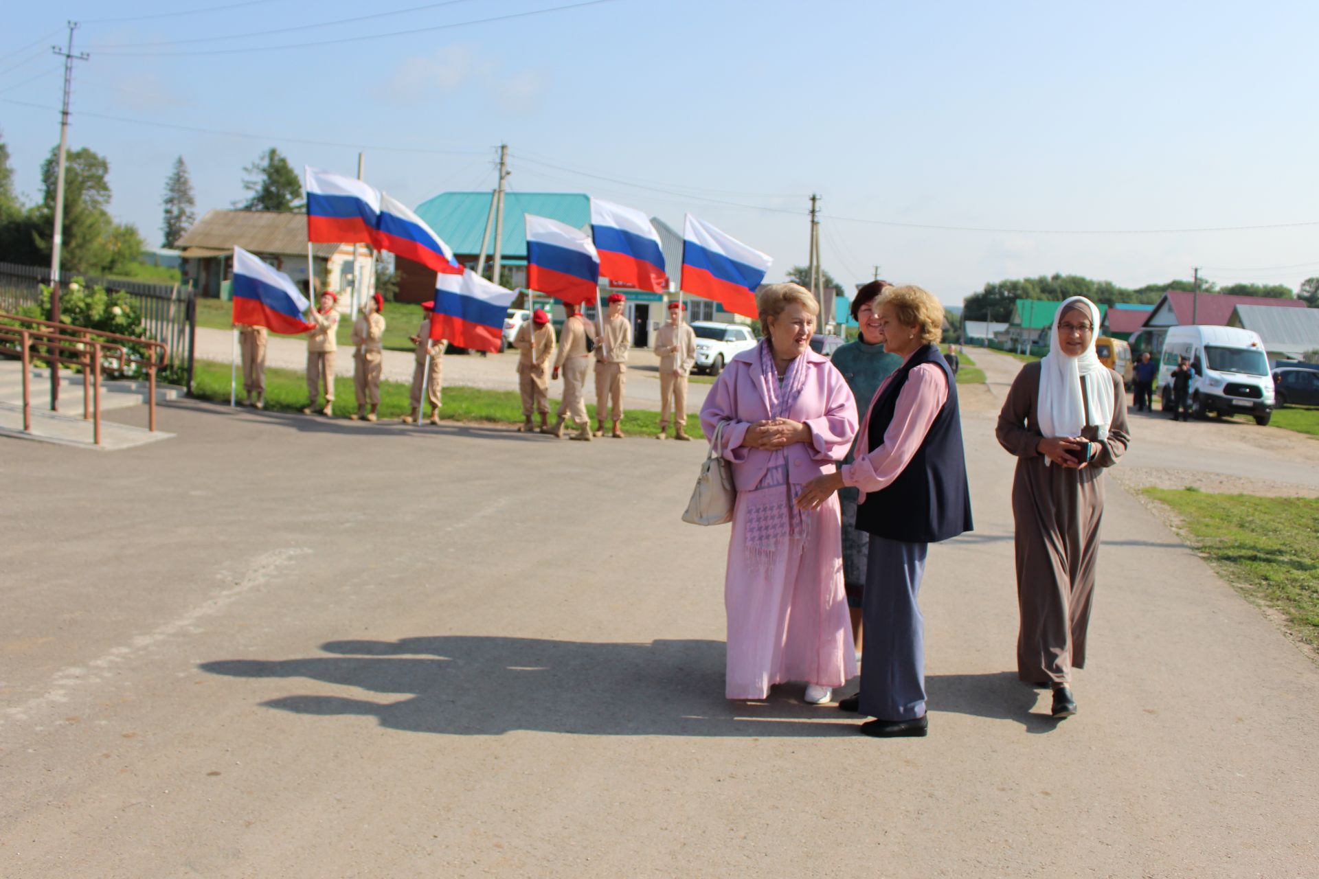 Россия флагы көне һәм Бөтендөнья китап сөючеләр көне уңаеннан бәйрәм чарасы узды