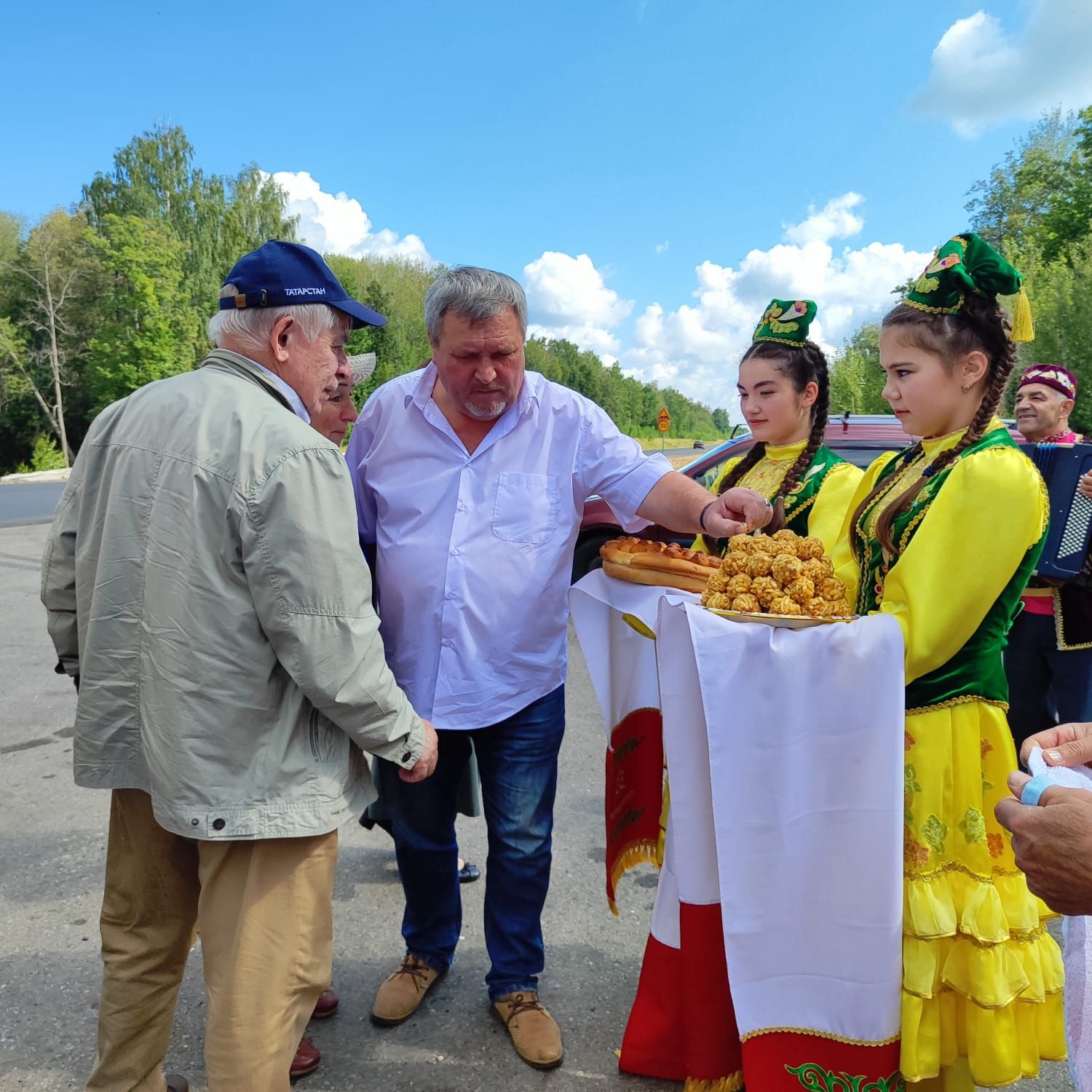 «Фатыйх Хөсни эзләре буйлап - Равил Фәйзуллин йөзүләре»