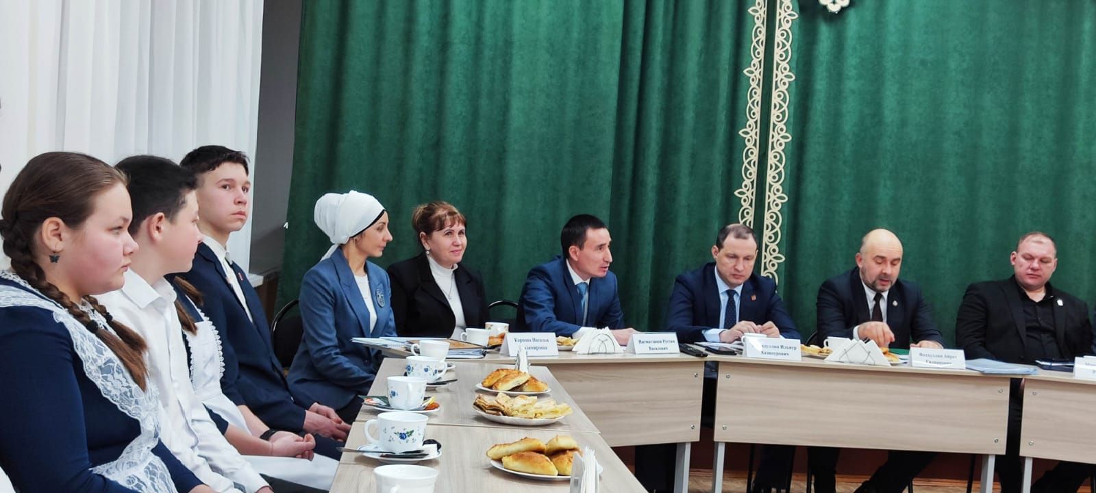 Теләче район башлыгы укучылар белән очрашты