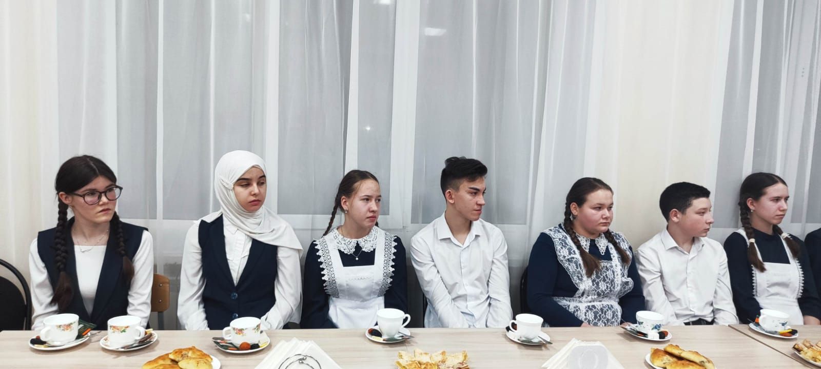 Теләче район башлыгы укучылар белән очрашты