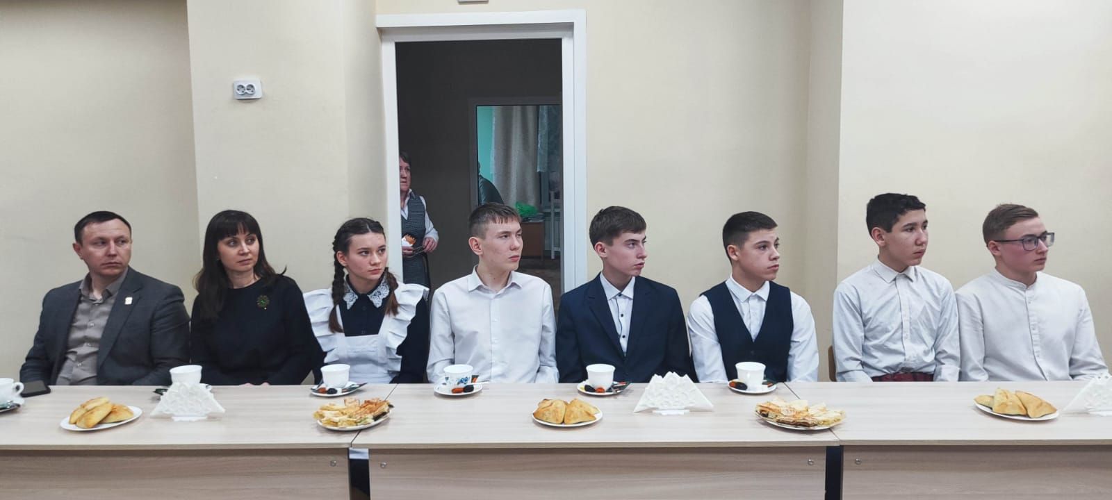 Теләче район башлыгы укучылар белән очрашты