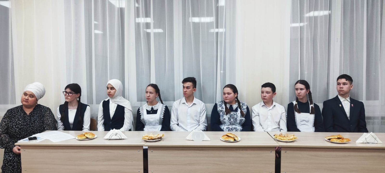 Теләче район башлыгы укучылар белән очрашты