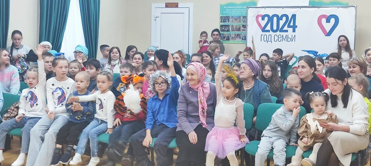 Баландышта балалар өчен бәйрәм оештырдылар