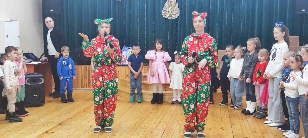 Баландышта балалар өчен бәйрәм оештырдылар