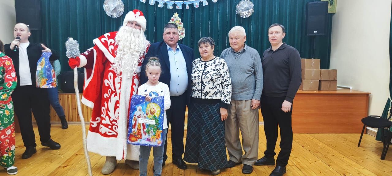 Баландышта балалар өчен бәйрәм оештырдылар