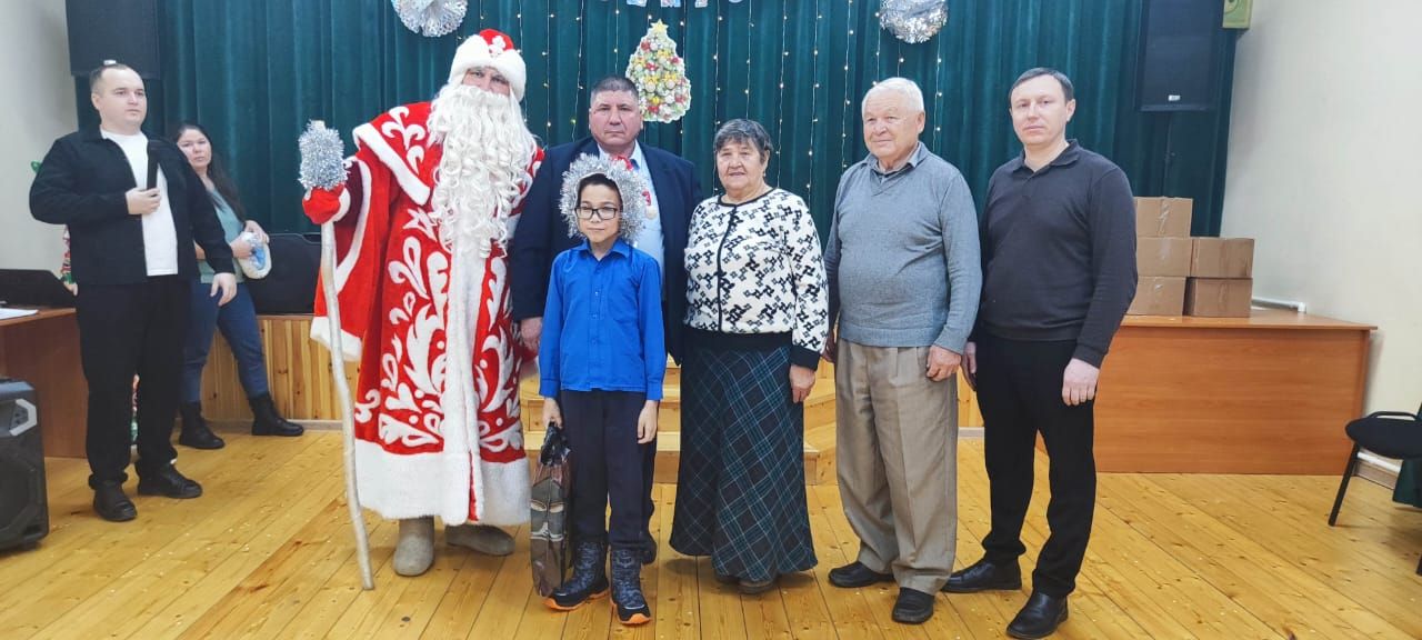 Баландышта балалар өчен бәйрәм оештырдылар