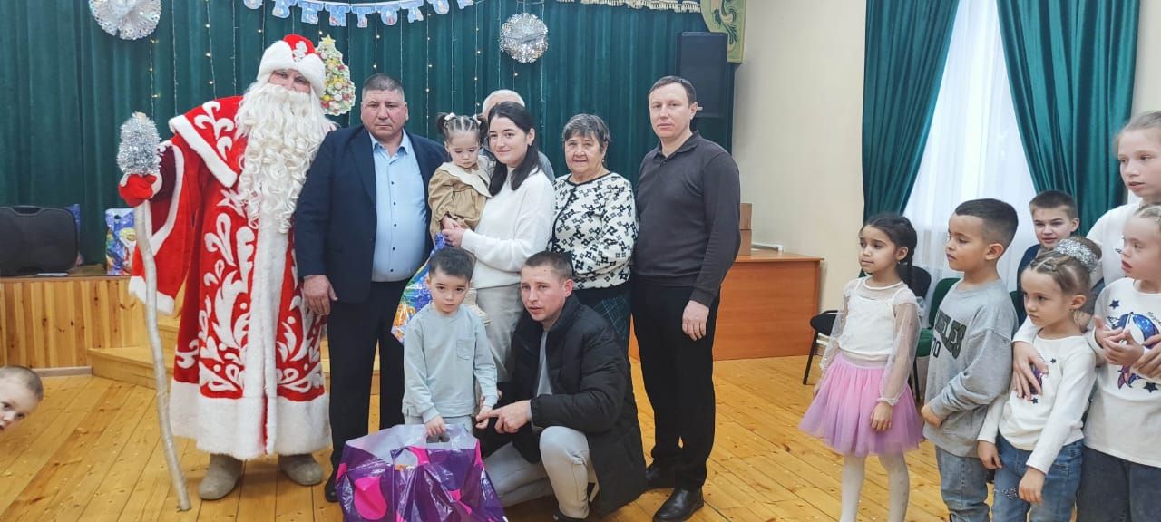 Баландышта балалар өчен бәйрәм оештырдылар