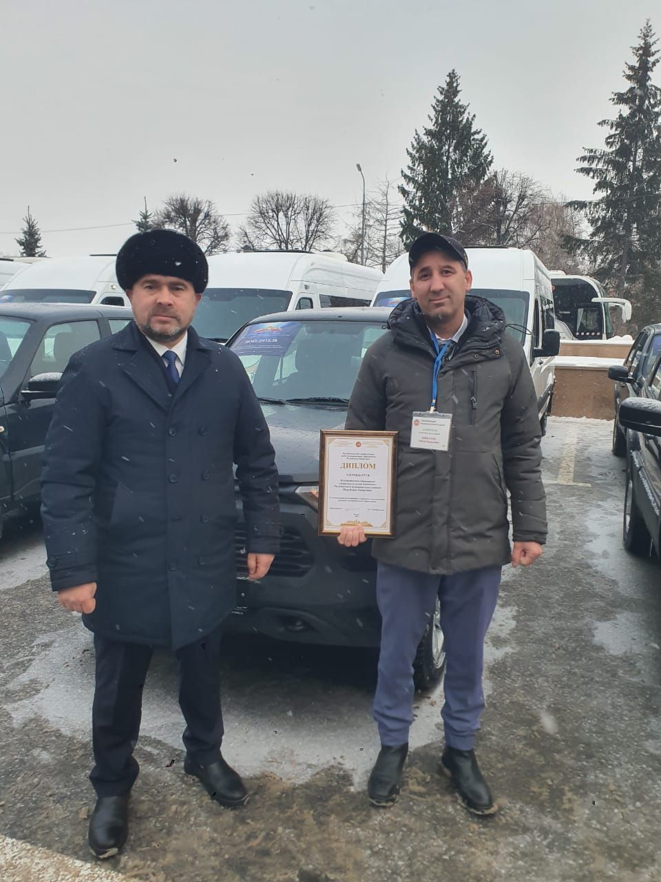 Җиңүчеләргә машина ачкычлары тапшырдылар