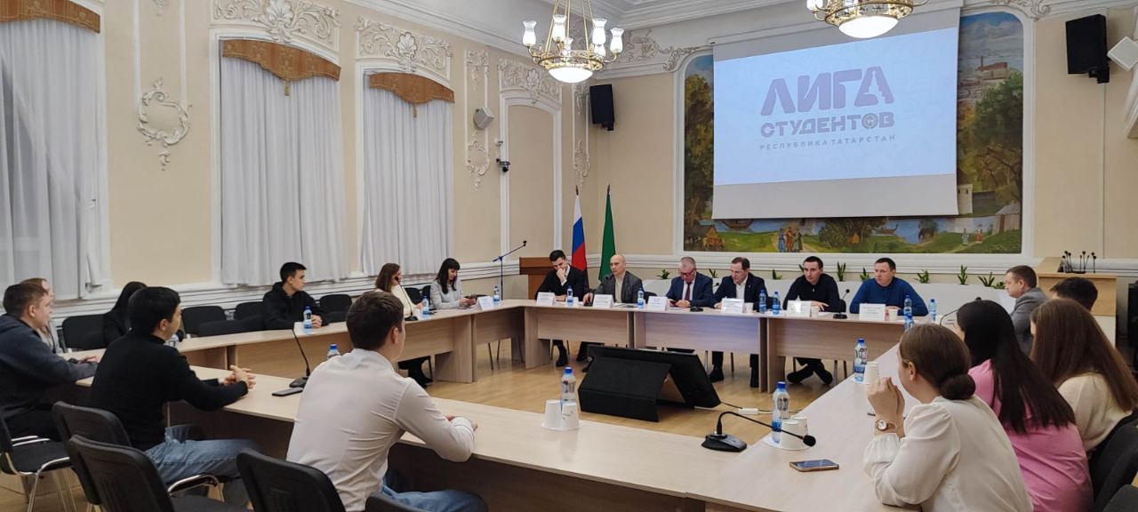 Казанда студентлар  белән  очрашу  узды