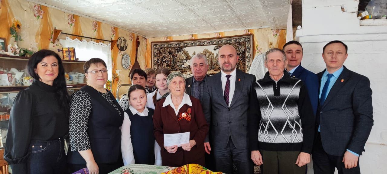 Район башлыгы «Бөек Ватан сугышында Җиңүнең 80 еллыгы» юбилей медальләрен тапшырды