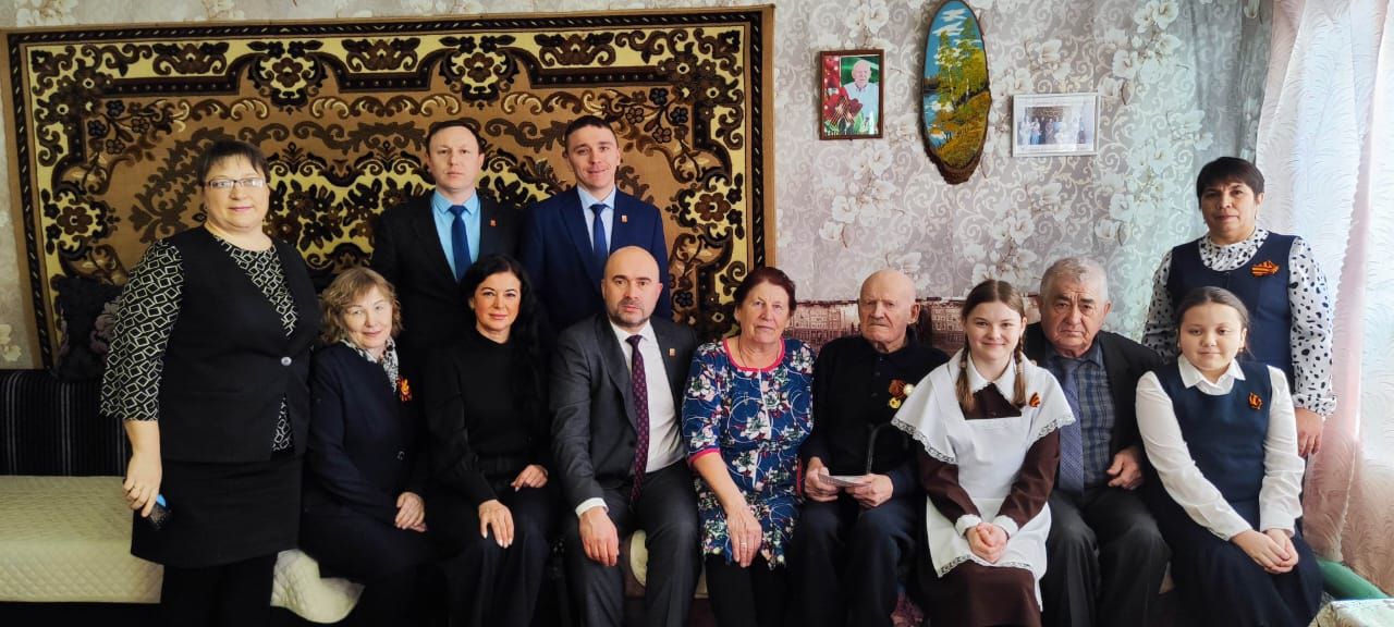 Район башлыгы «Бөек Ватан сугышында Җиңүнең 80 еллыгы» юбилей медальләрен тапшырды