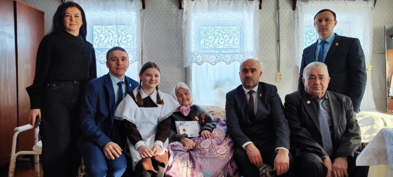 Район башлыгы «Бөек Ватан сугышында Җиңүнең 80 еллыгы» юбилей медальләрен тапшырды