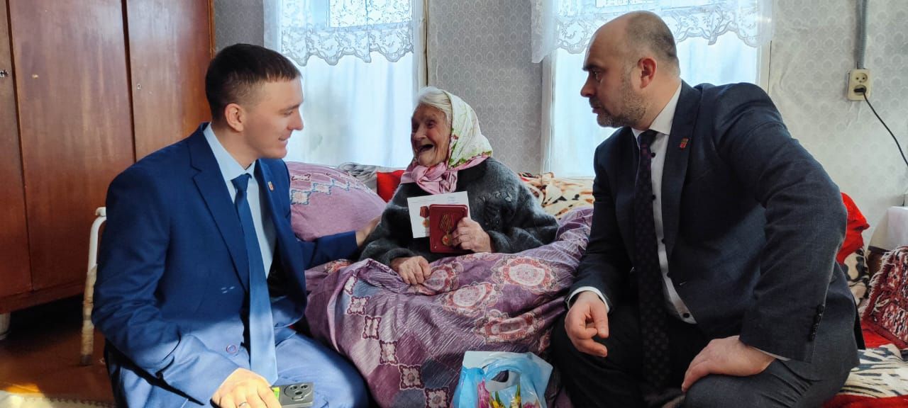 Район башлыгы «Бөек Ватан сугышында Җиңүнең 80 еллыгы» юбилей медальләрен тапшырды
