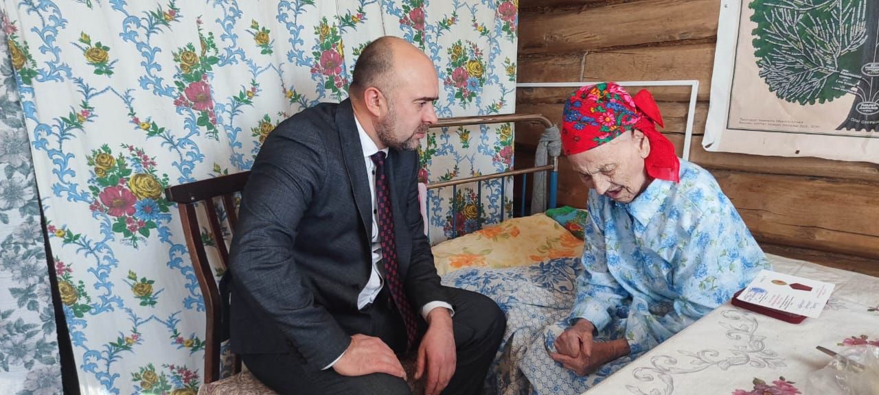 Район башлыгы «Бөек Ватан сугышында Җиңүнең 80 еллыгы» юбилей медальләрен тапшырды