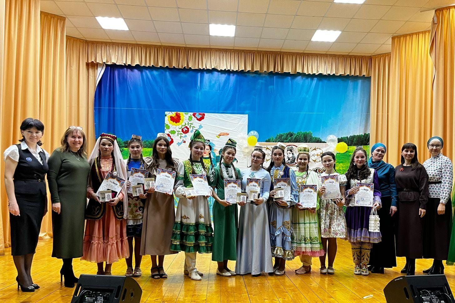 Иске Җөри авылы мәдәният йортында  “Татар кызы” бәйгесе булып узды