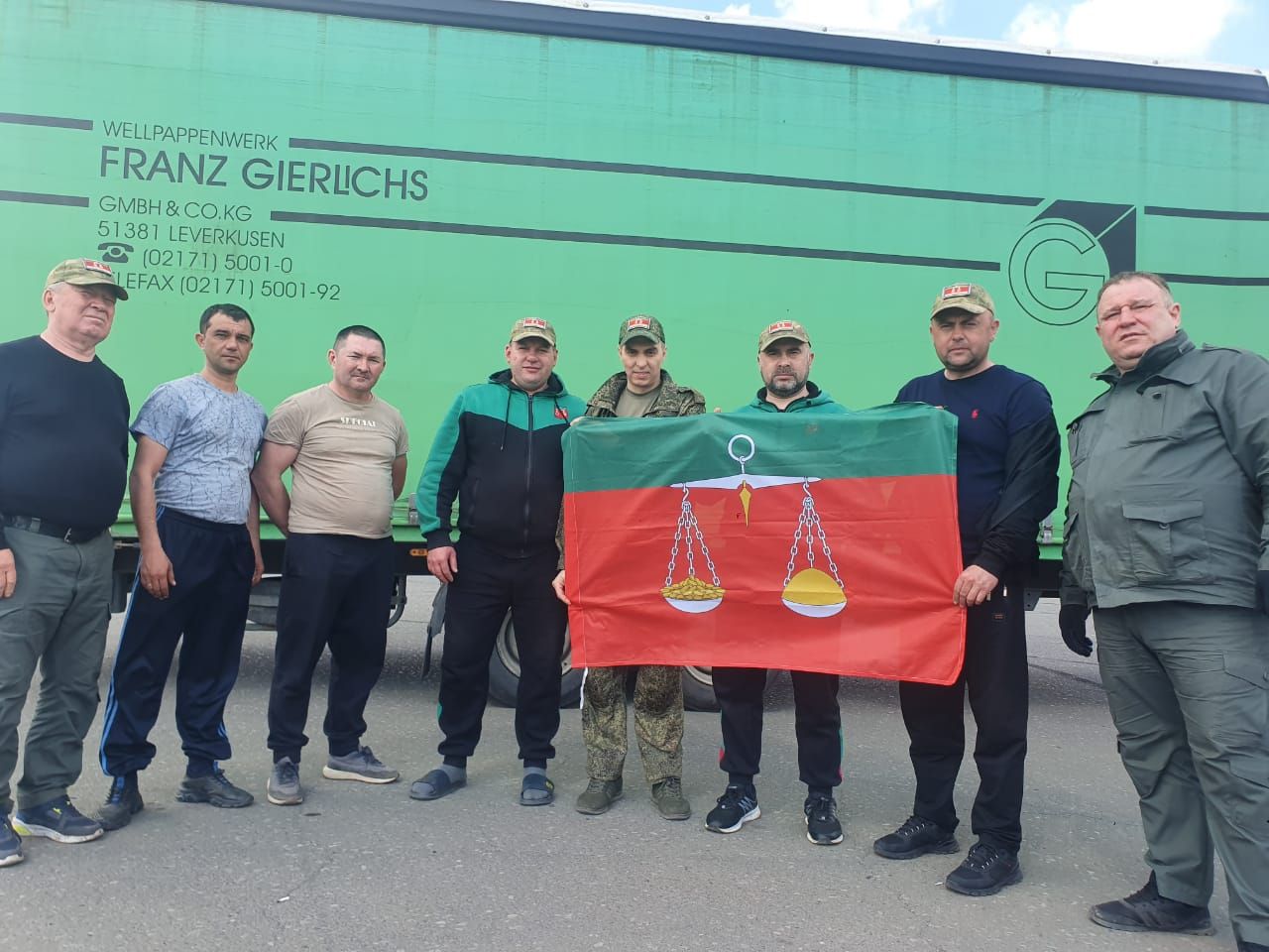 Гуманитар  ярдәм  илтеп  тапшырдылар