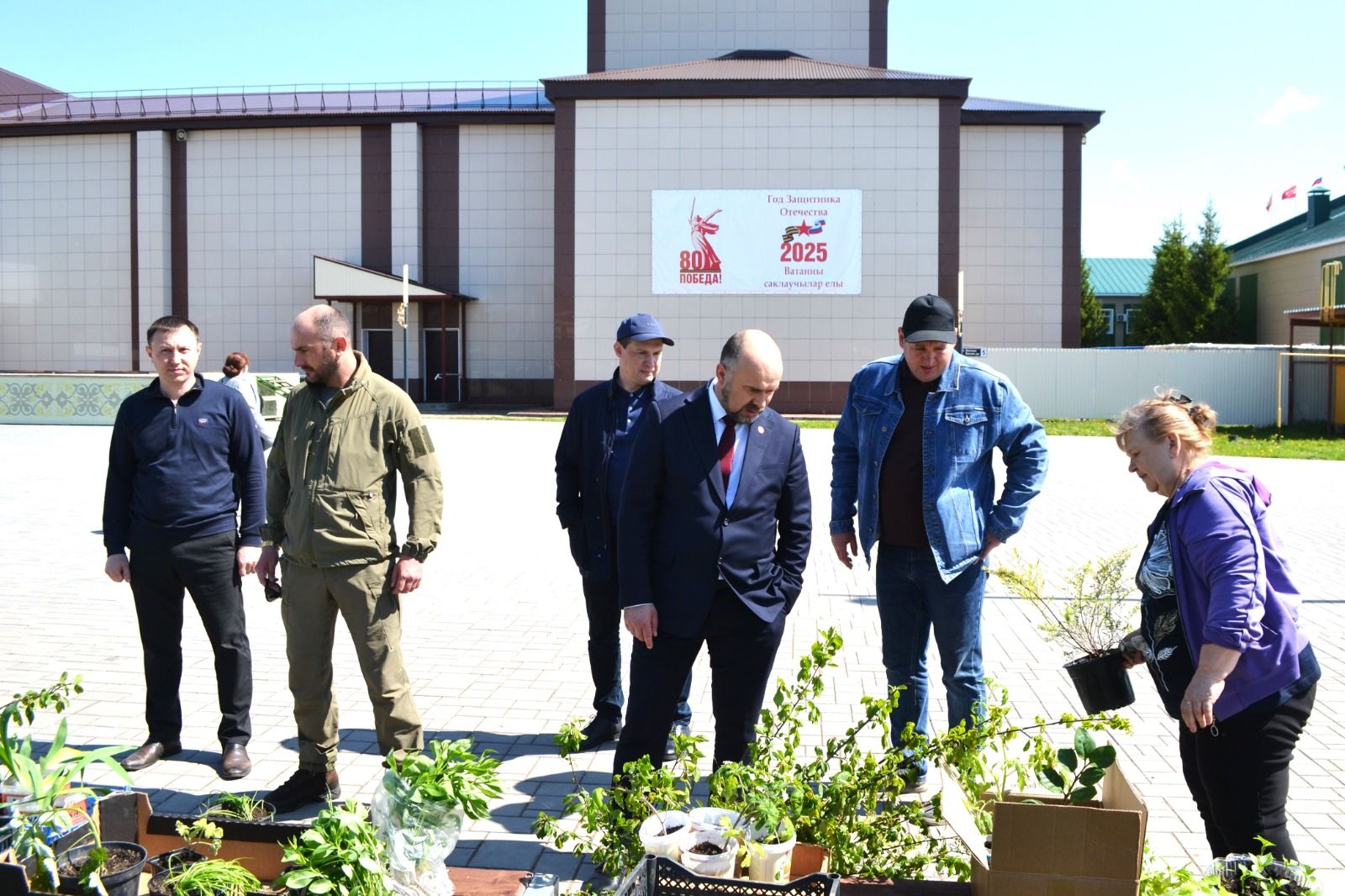 Бүген Теләче үзәк ял паркында «Изгелек чәчәге» акциясе узды