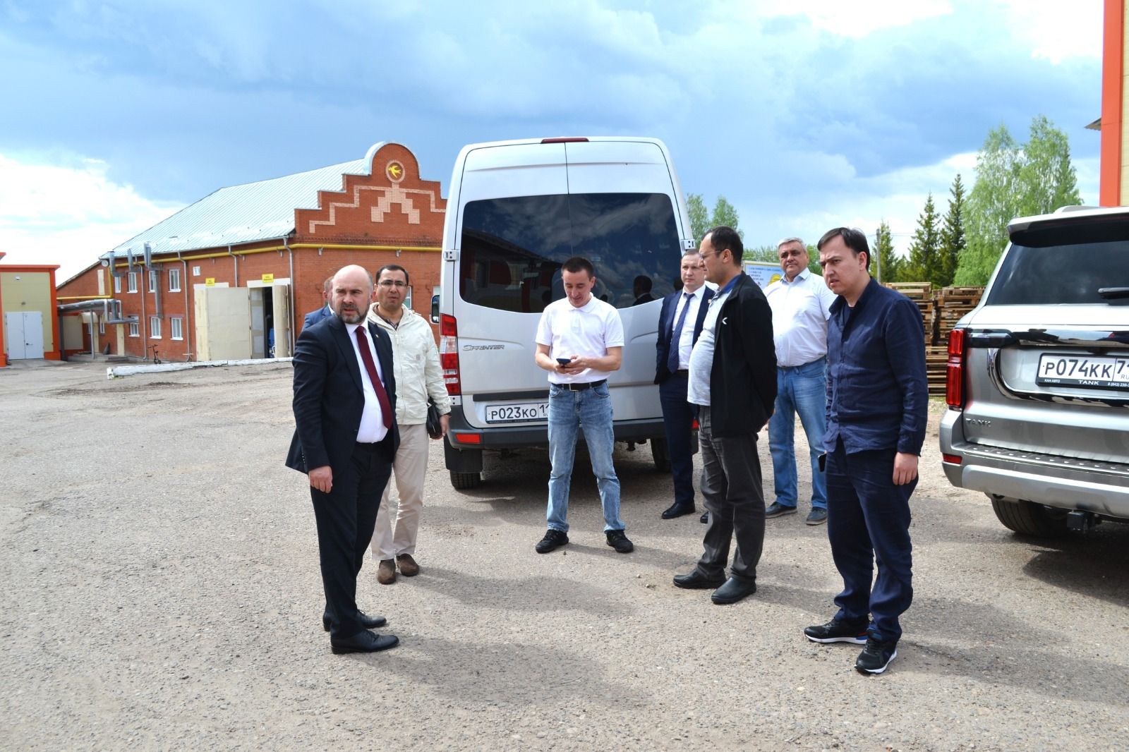 Үзбәкстан  республикасыннан  килгән  кунаклар Теләче  районы  белән таныша
