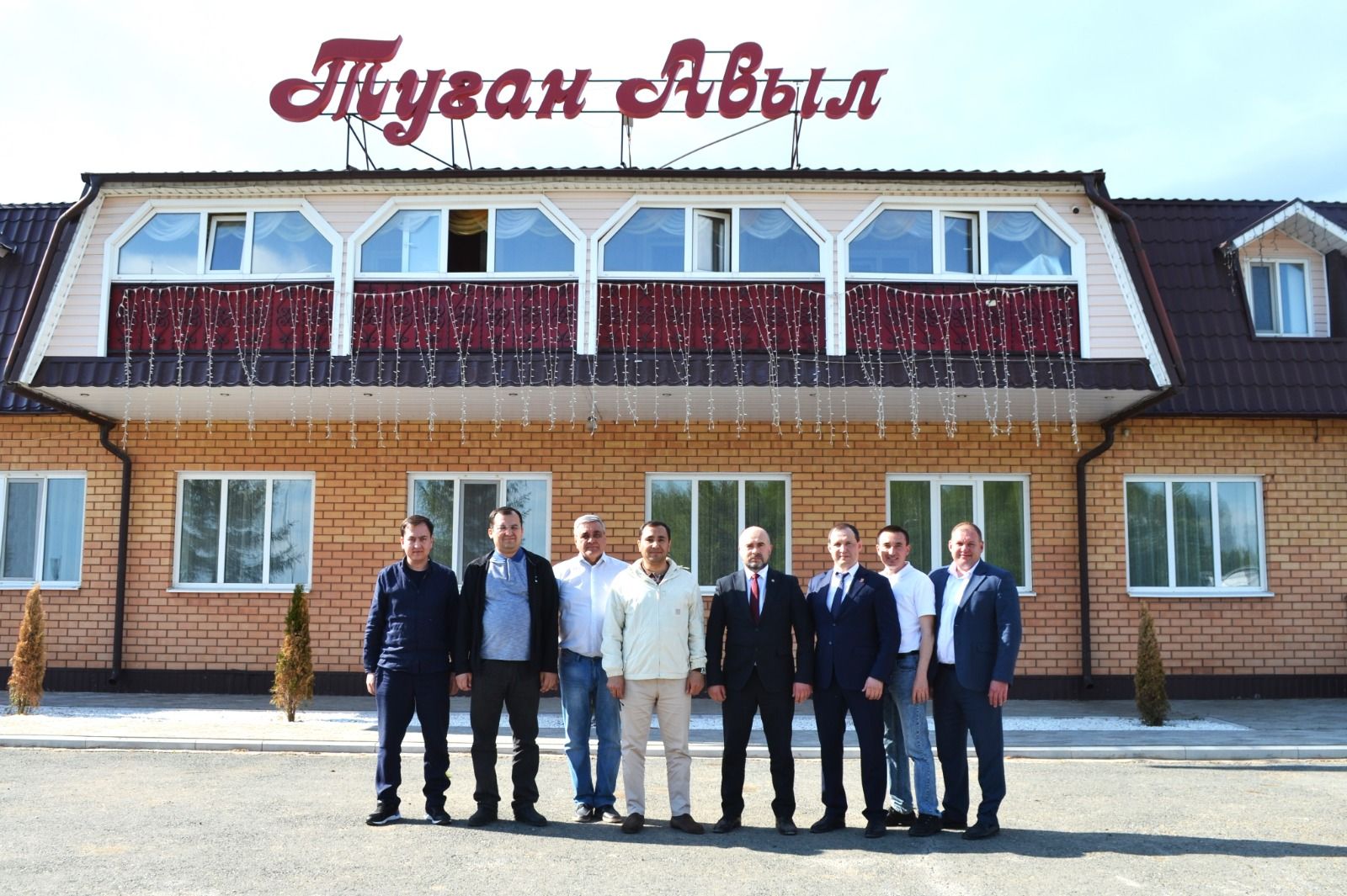 Үзбәкстан  республикасыннан  килгән  кунаклар Теләче  районы  белән таныша