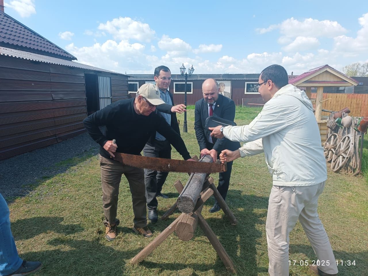 Үзбәкстан  республикасыннан  килгән  кунаклар Теләче  районы  белән таныша