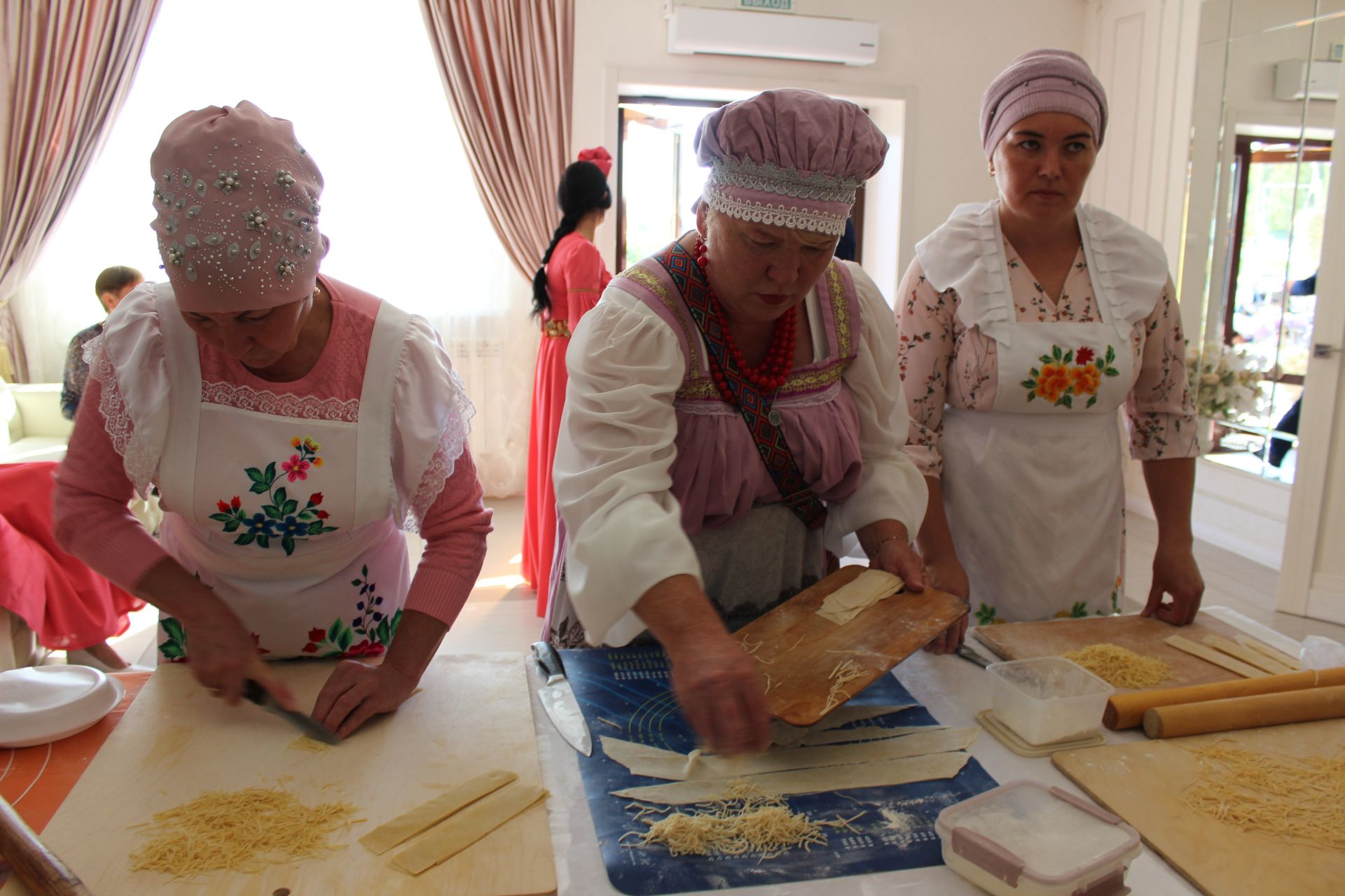 Оста куллы, җитез хуҗабикәләр бәйгесе