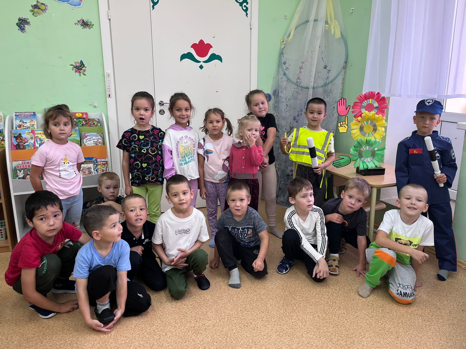 Светофор балаларга юл йөрү кагыйдәләрен үтәүнең мөһимлеге турында искә төшерәчәк
