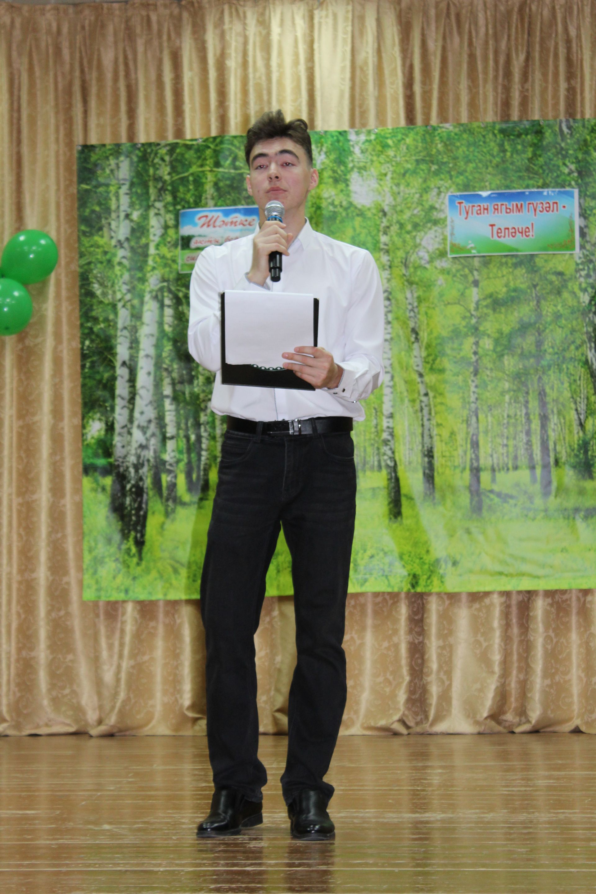 Укучылар, укытучылар сәхнә тотты