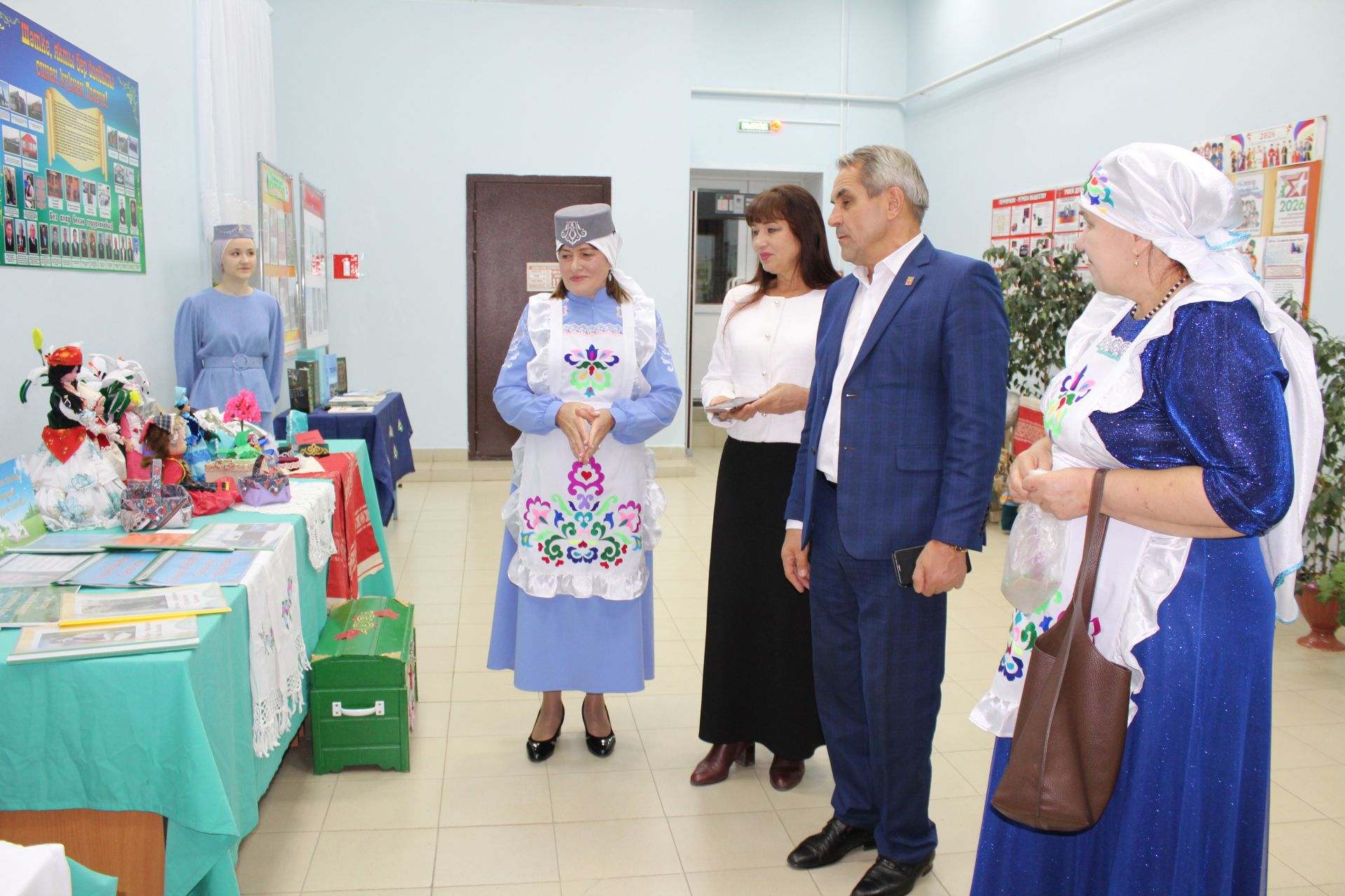 Укучылар, укытучылар сәхнә тотты