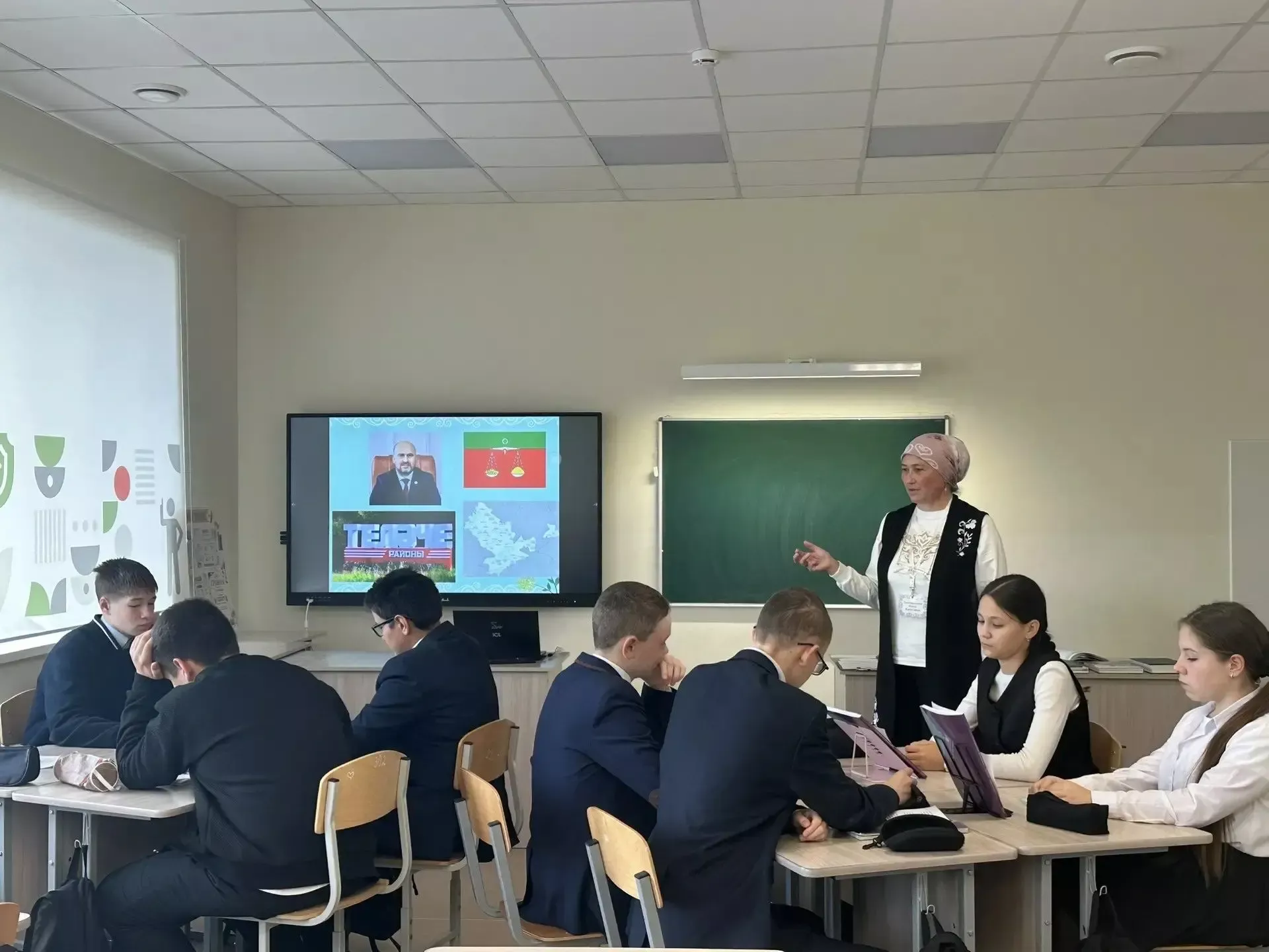 Районыбыз укытучылары бөтенроссия бәйгесендә катнаша
