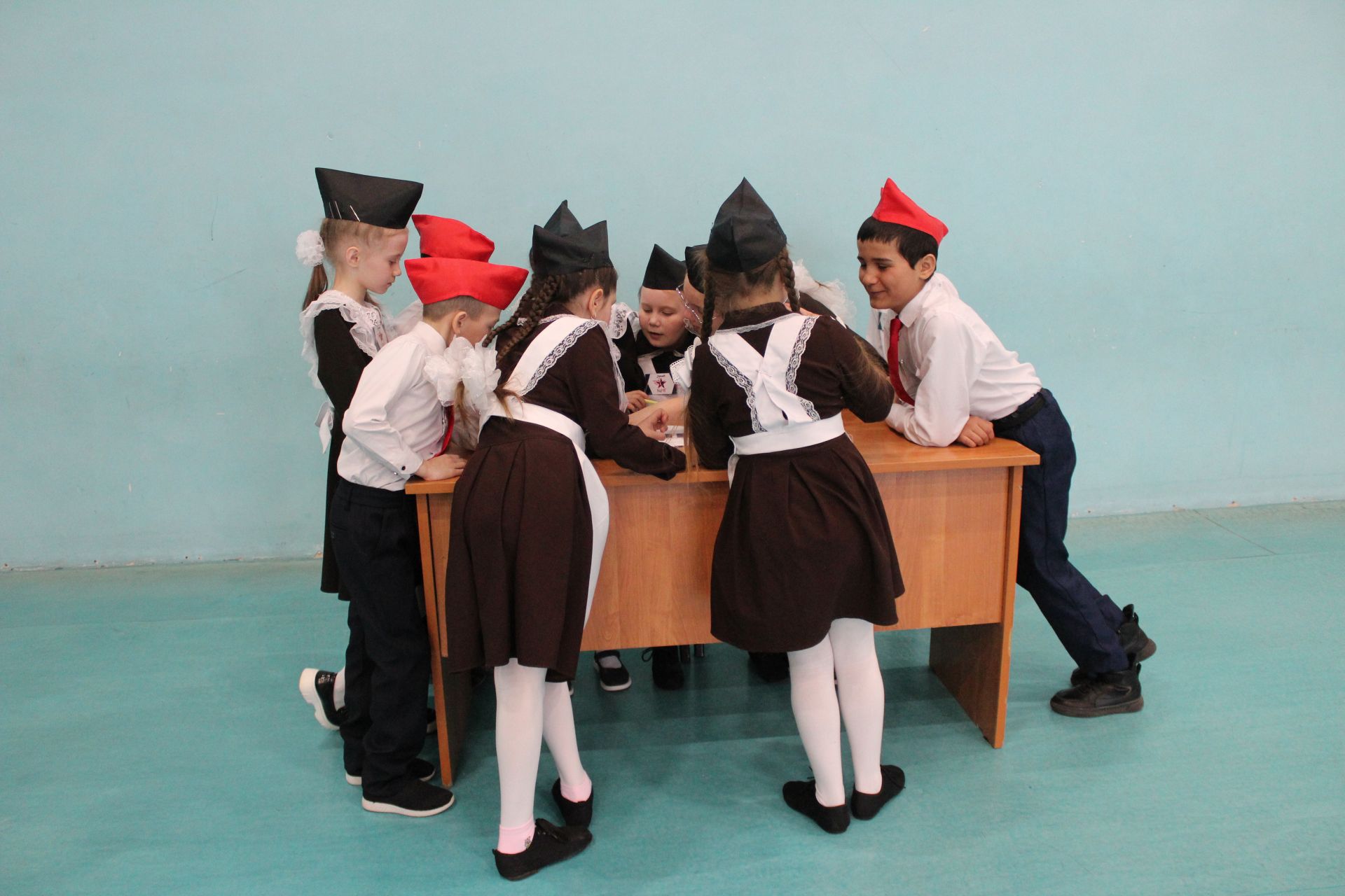 Кечкенәдән өйрәнеп үсәләр