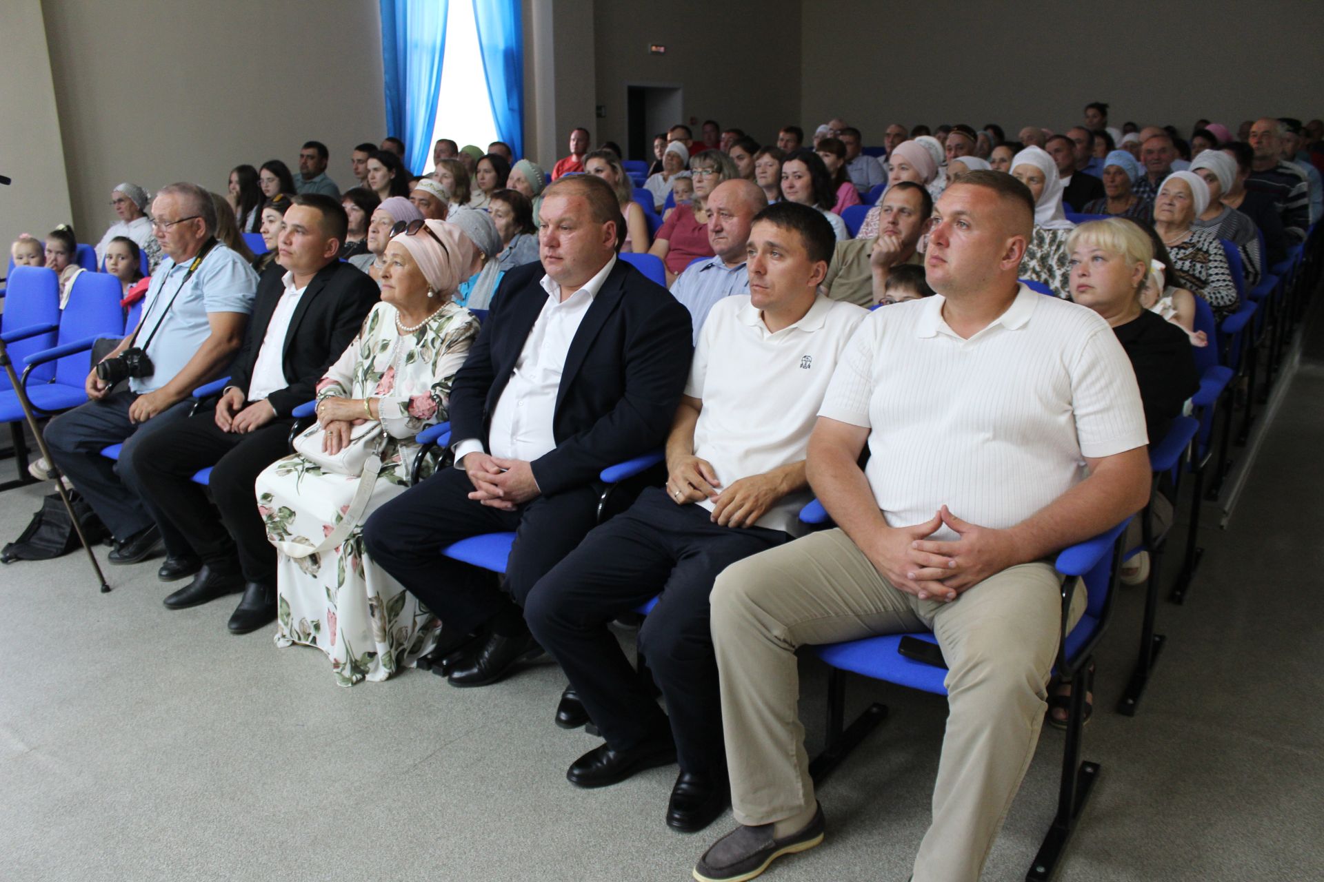 Халыкчан җитәкче иде