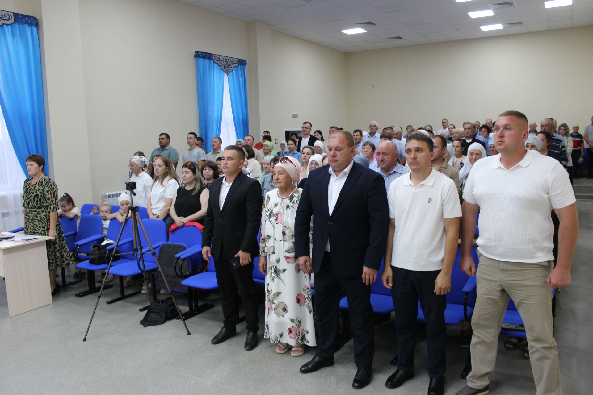 Халыкчан җитәкче иде