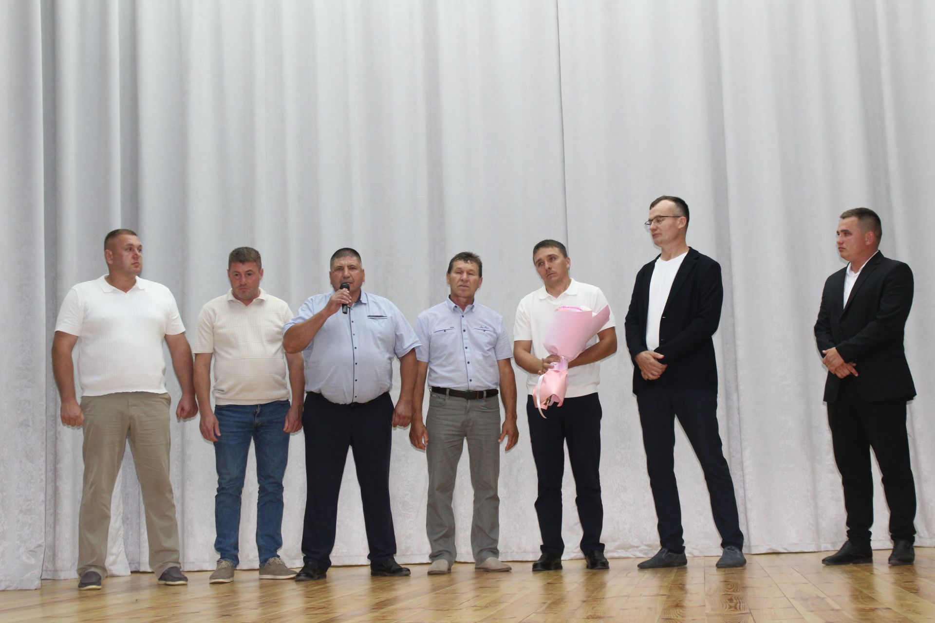 Халыкчан җитәкче иде