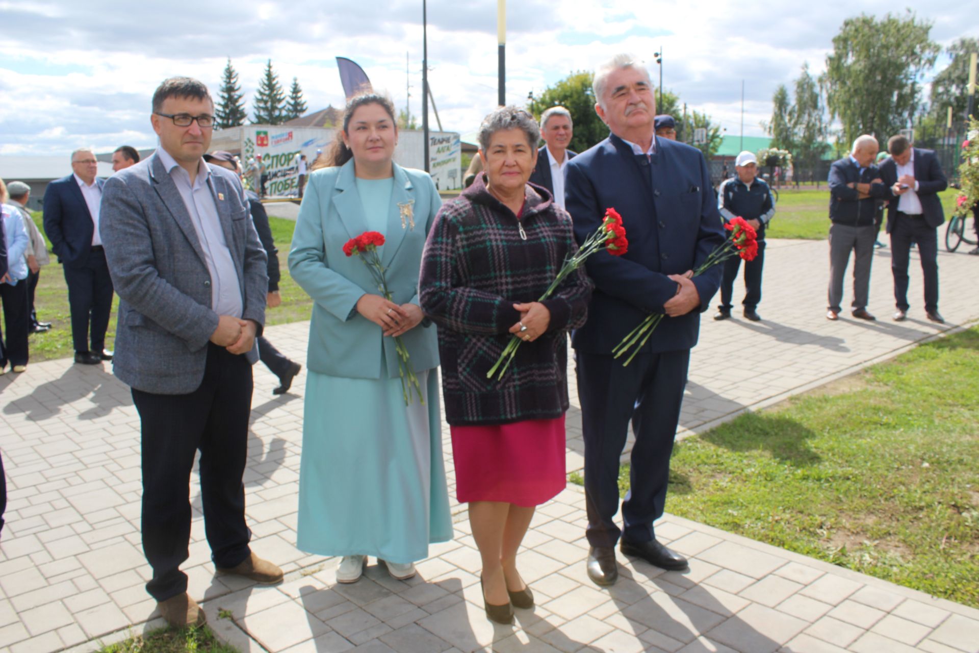 Бүген Теләчедә танылган шәхесләребез хөрмәтенә бюстлар ачылды