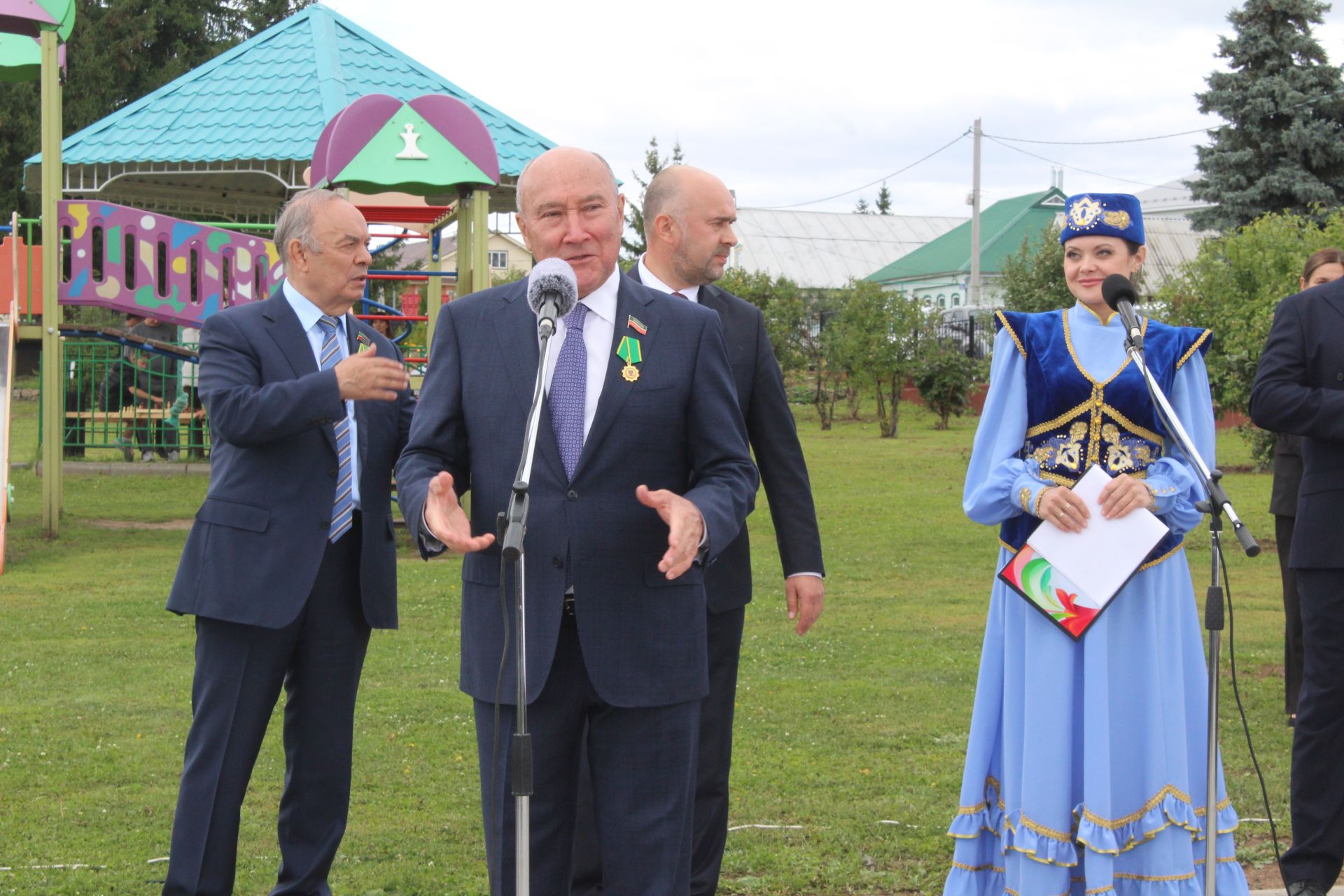 Бүген Теләчедә танылган шәхесләребез хөрмәтенә бюстлар ачылды